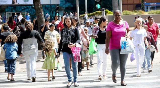 IBGE: taxa de desocupação fica em 13,8% no trimestre de maio a julho