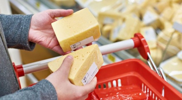 Por que preço do leite desabou, mas queijo e manteiga continuam caros?